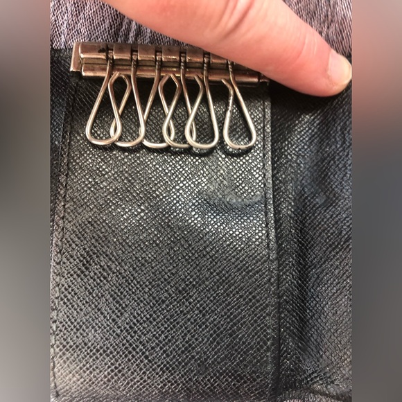 EUC Authentic Louis Vuitton Graphite Key Case - Picture 7 of 11